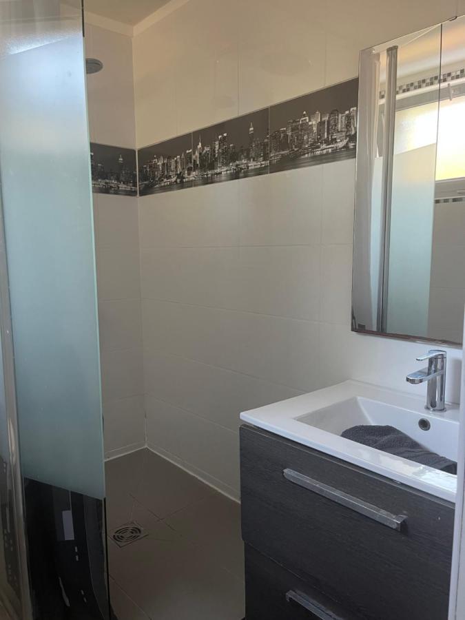 Chambres D'Hotes Poirier Bazin Montry Exterior foto