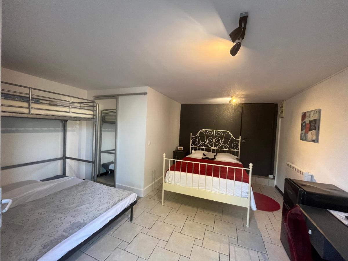 Chambres D'Hotes Poirier Bazin Montry Exterior foto
