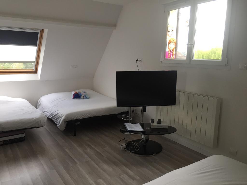 Chambres D'Hotes Poirier Bazin Montry Exterior foto