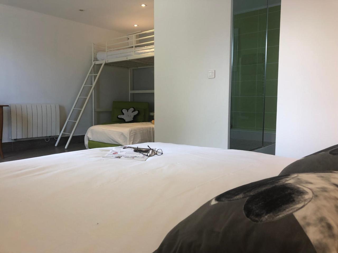 Chambres D'Hotes Poirier Bazin Montry Exterior foto